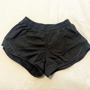 Lululemon Hotty Hot Shorts 2.5”